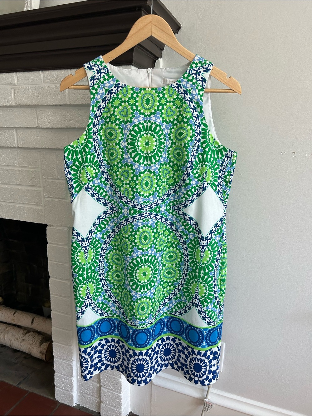 London Times Green & Blue Sleeveless Medallion Shift Dress